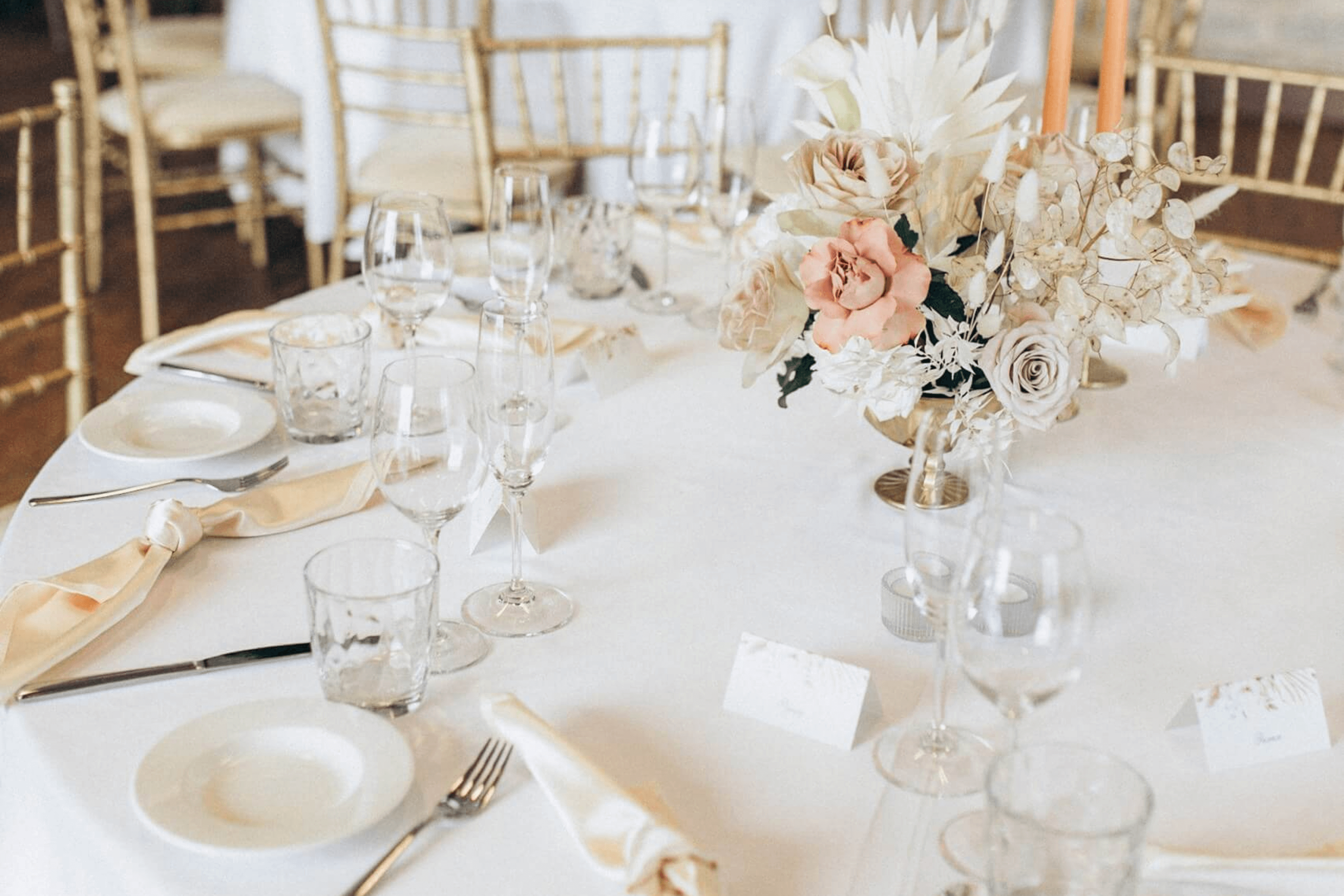 Свадебный декор, фотозона для свадьбы и оформление банкетного зала в Таллинне