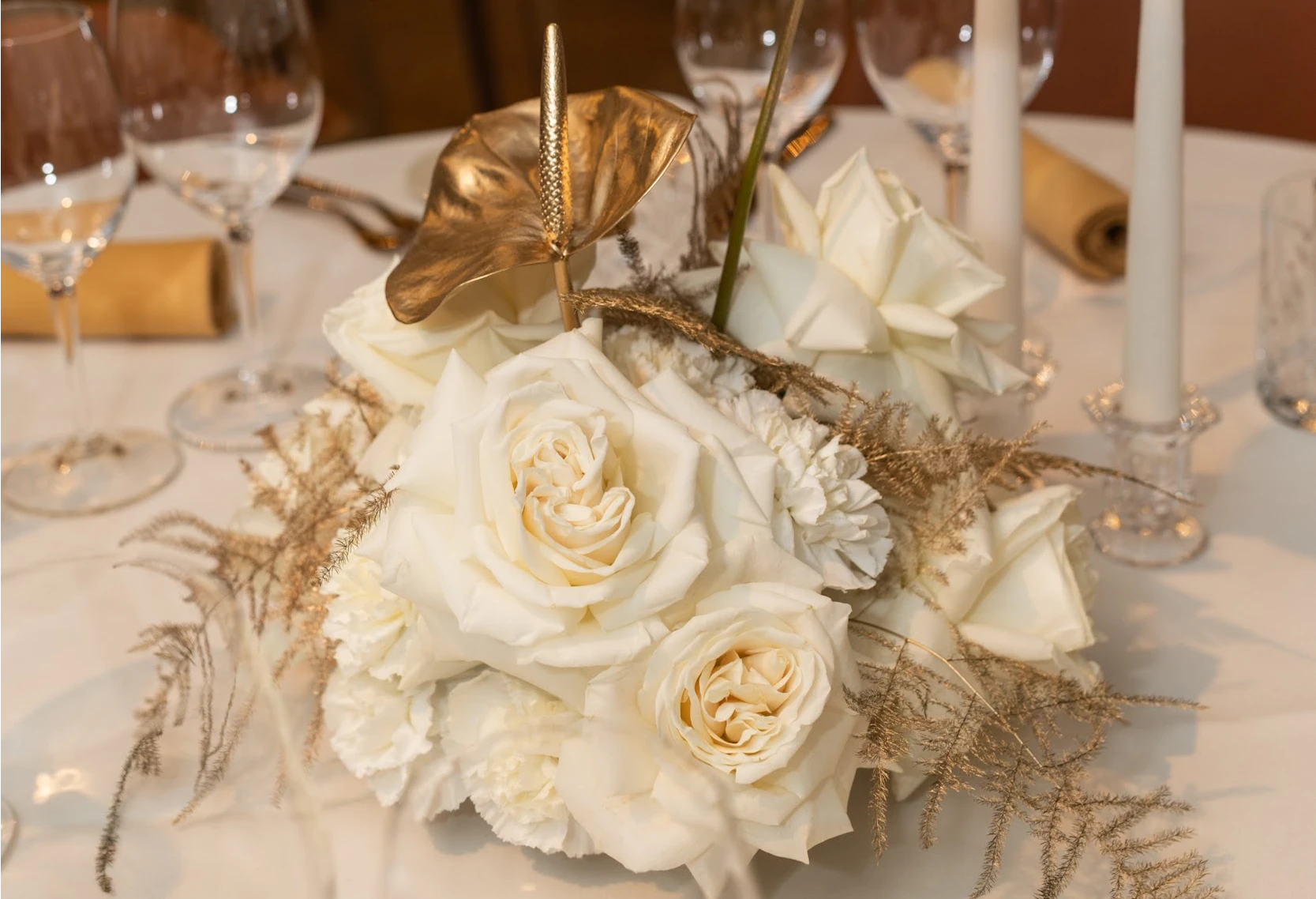Fotoseinad ja peokaunistused Tallinnas. Loome ja kujundame üritusi terviklahendusena: dekoratsioonid, õhupallide vanikud, lilleseaded ja magusalauad.