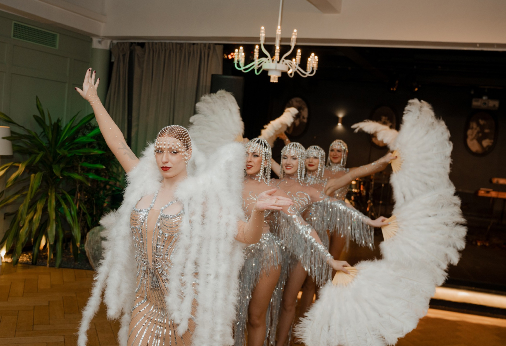 Фотозоны и праздничный декор в Таллинне. Создаём и оформляем мероприятия под ключ: декорации, гирлянды из шаров, флористика и сладкие столы.