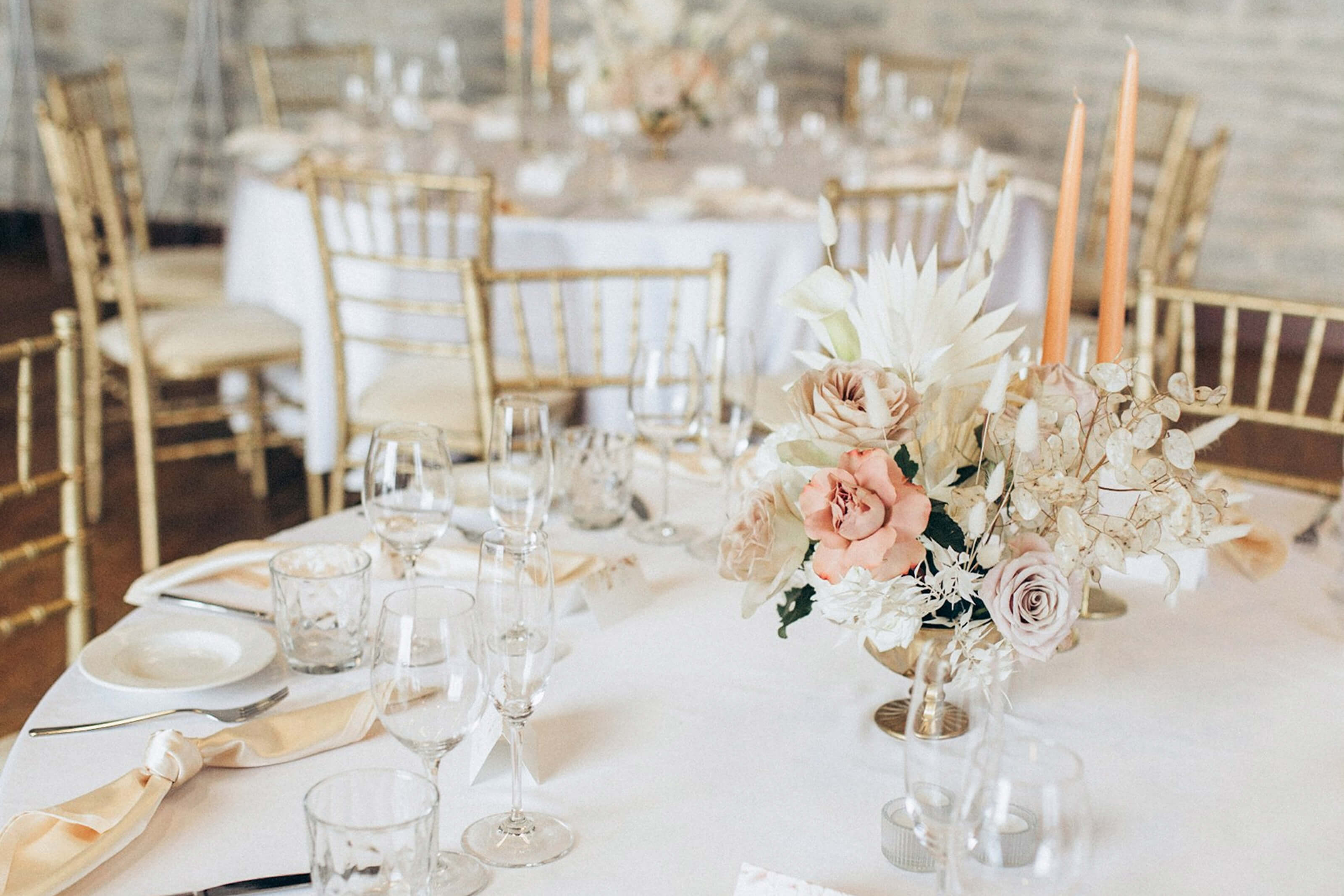 Свадебный декор, фотозона для свадьбы и оформление банкетного зала в Таллинне