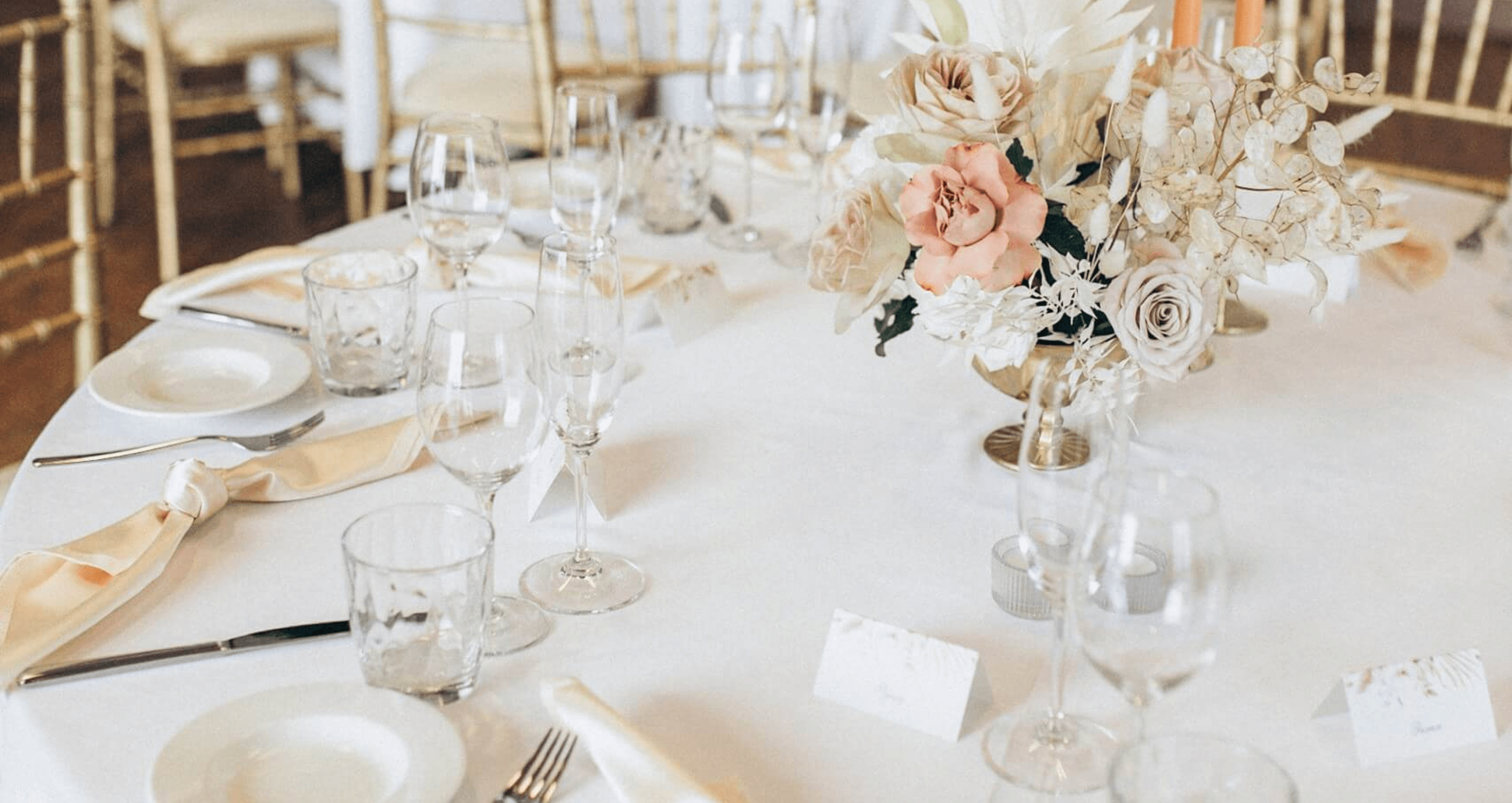 Свадебный декор, фотозона для свадьбы и оформление банкетного зала в Таллинне